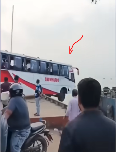 Bangladesh Bus Drowned 